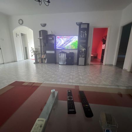 Gabe'S Nest Apartment Urom ภายนอก รูปภาพ