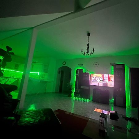 Gabe'S Nest Apartment Urom ภายนอก รูปภาพ