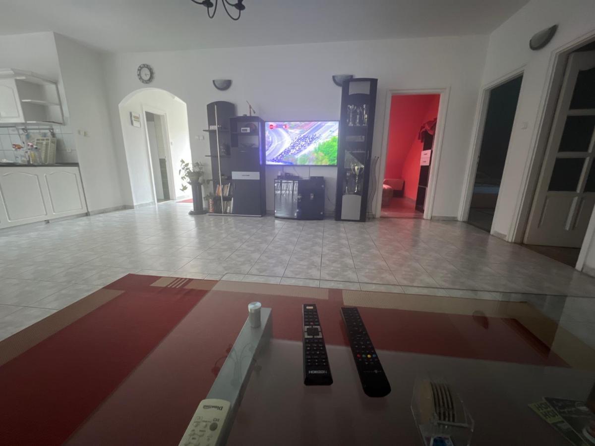 Gabe'S Nest Apartment Urom ภายนอก รูปภาพ